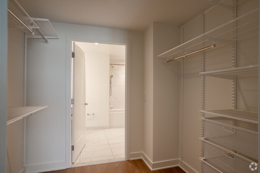 More Photos Of 1000 S Capitol St SE, Washington Apartments For Lease