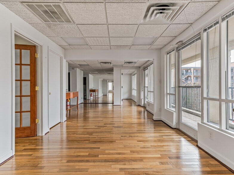 More Photos Of 70 Wall St, Asheville Office For Lease