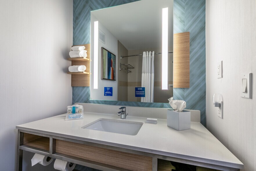 More Photos Of 4400 North Fwy, Fort Worth Hotel For Sale
