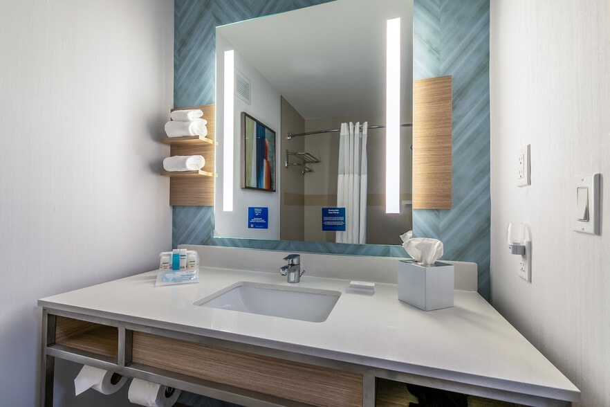 More Photos Of 4400 North Fwy, Fort Worth Hotel For Sale