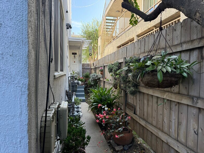 More Photos Of 3704 E 2nd St, Long Beach Apartments For Sale