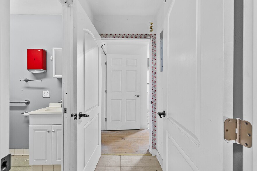 More Photos Of 11285 Goss St, Sun Valley Warehouse For Sale