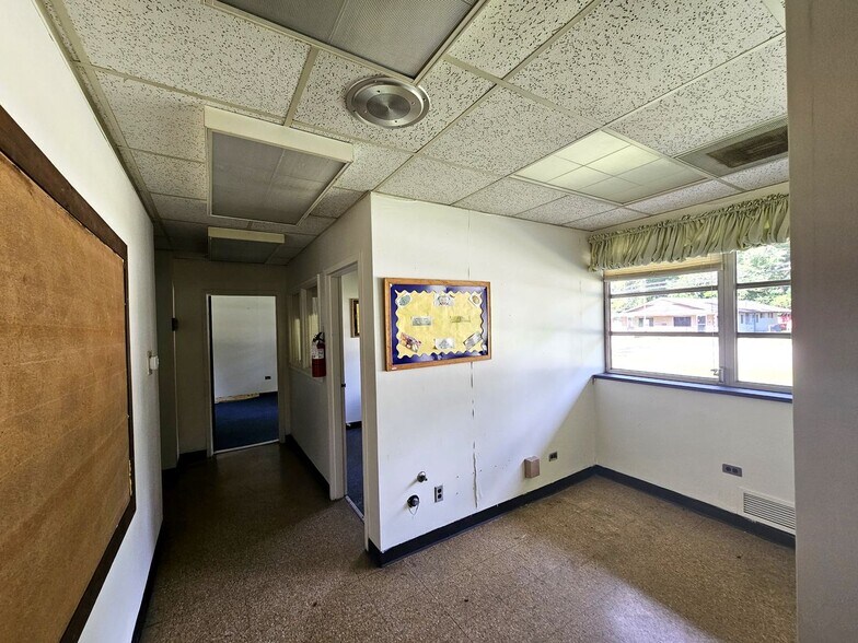More Photos Of 425 S Lee St, Whiteville Office For Sale