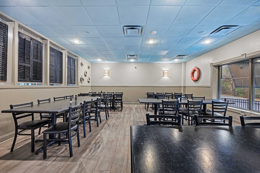 More Photos Of 1405 Gornto Rd, Valdosta Restaurant For Sale