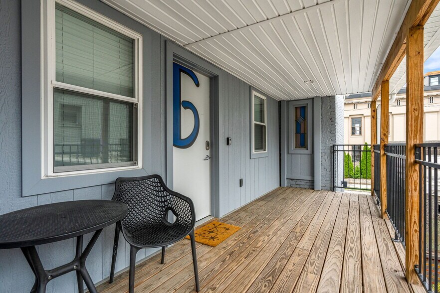 More Photos Of 207 Bank St, New Albany Apartments For Sale