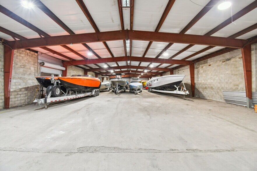 More Photos Of 13195 49th St N, Clearwater Warehouse For Lease