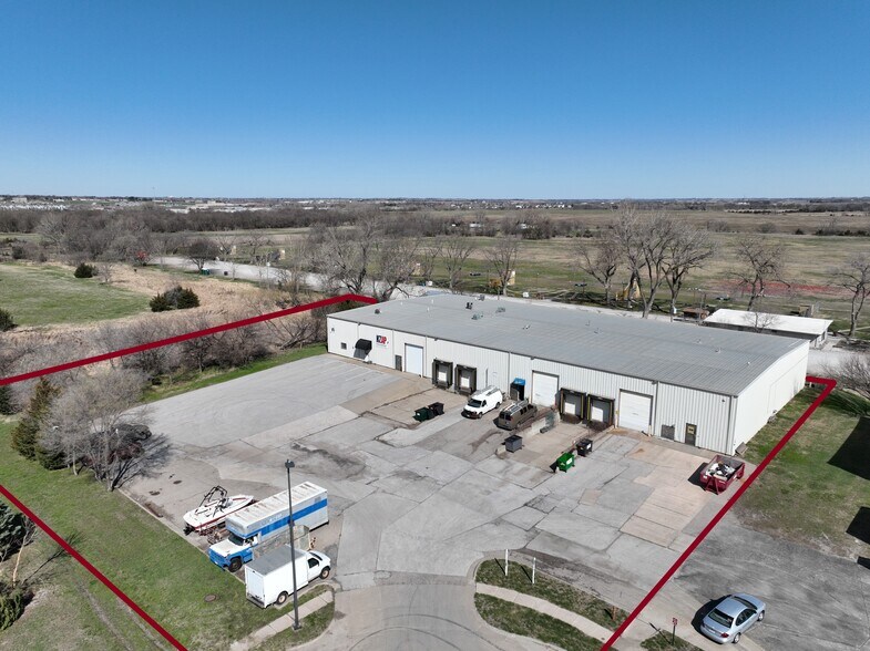 More Photos Of 4700 Douglas Cir, Lincoln Light Distribution For Sale