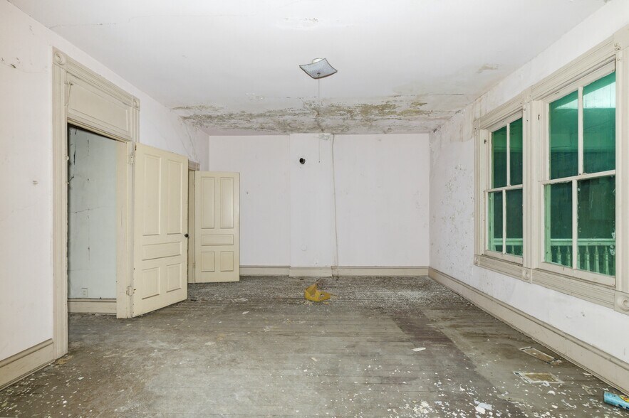 More Photos Of 1081-1087 Mt Vernon ave, Columbus Flex For Sale