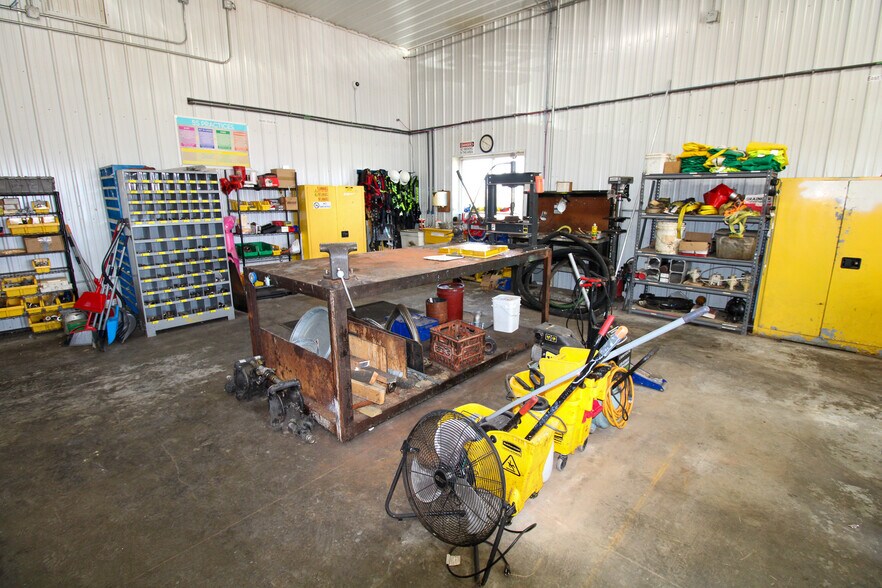 More Photos Of 5640 44th Ave S, Clinton Industrial For Sale