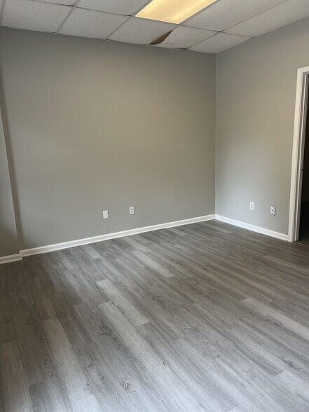 More Photos Of 640 Atlanta St, Barnesville Storefront For Lease