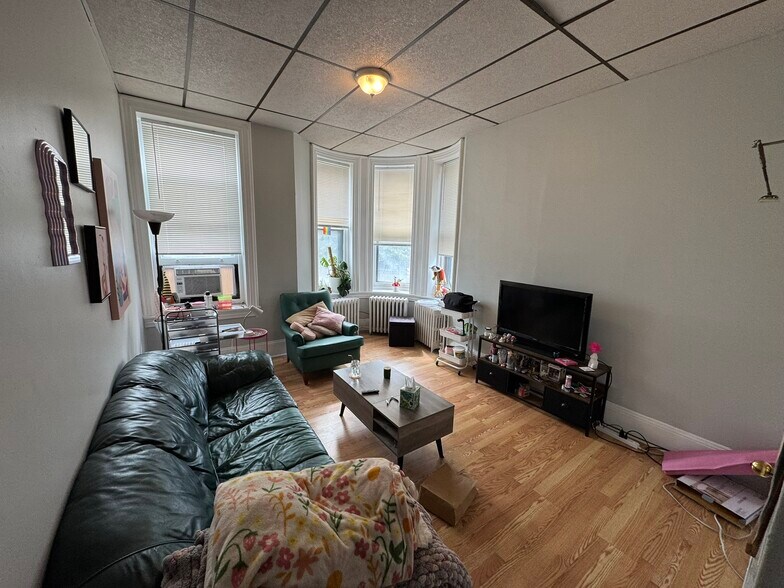 More Photos Of 1641 W Girard Ave, Philadelphia Office Residential For Sale