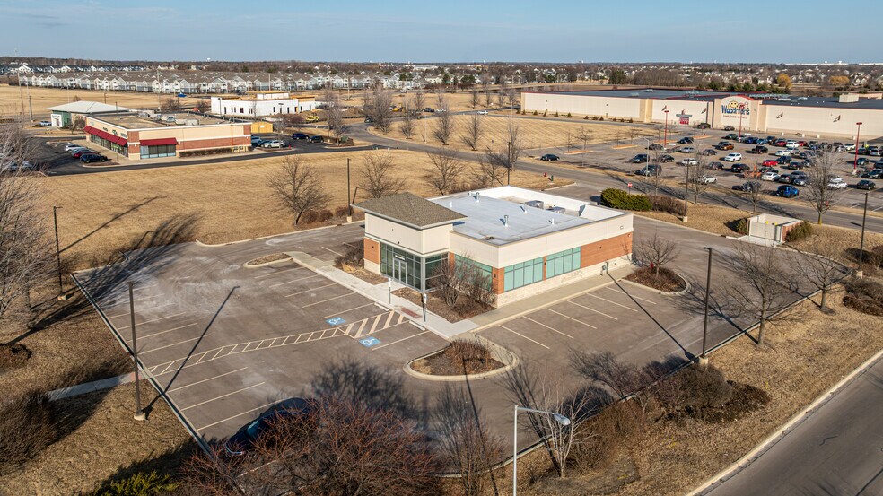 More Photos Of 140 Hansen Blvd, North Aurora Medical For Lease