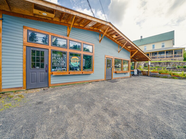 More Photos Of 8572 Newcomb rd, Long Lake Flex For Sale