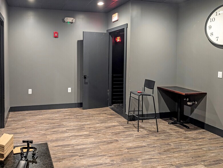 More Photos Of 10426 Main St, Fairfax Freestanding For Sale