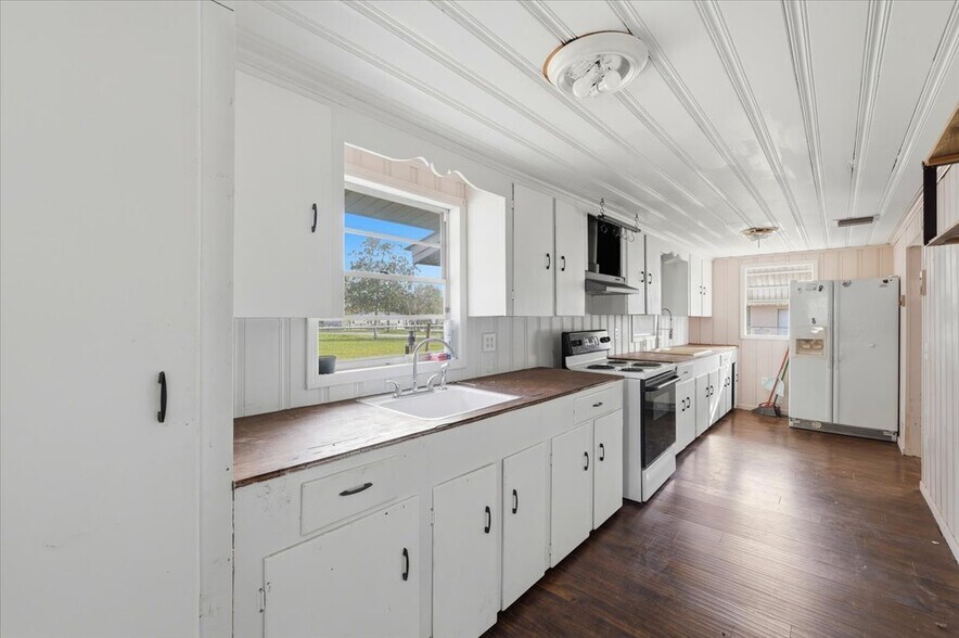 More Photos Of 506 Commonwealth Ave SW, Polk City Office Residential For Sale