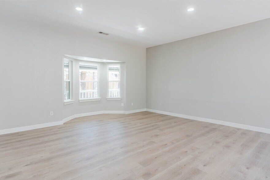 More Photos Of 3109 Roberts Cut Off Rd, Fort Worth Office For Lease