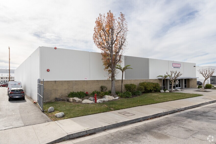 More Photos Of 8045 Woodley Ave, Van Nuys Unknown For Lease