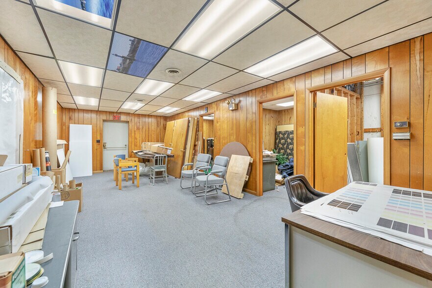 More Photos Of 14924 Beloit Snodes Rd, Beloit Manufacturing For Lease