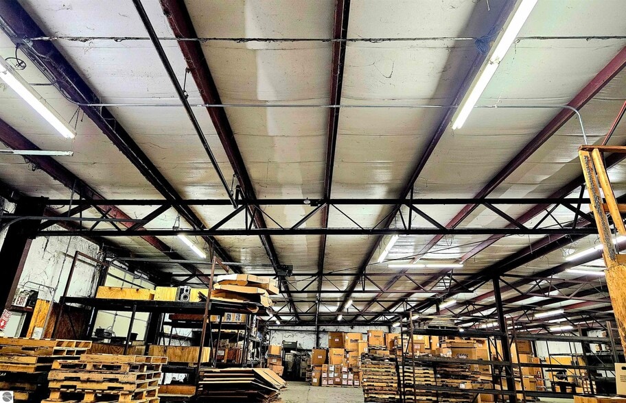 More Photos Of 800 Woodside Dr, Saint Louis Industrial For Sale