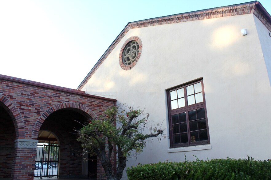 More Photos Of 1020 El Centro St, South Pasadena Freestanding For Sale