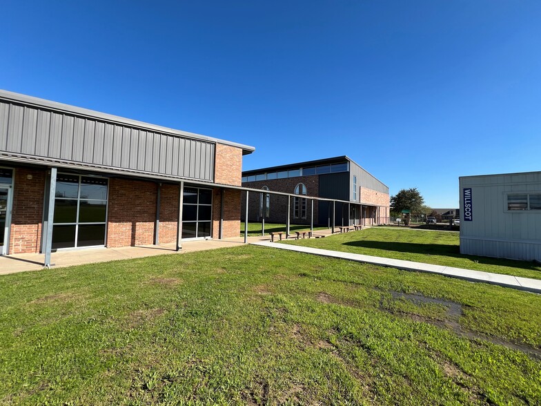 Primary Photo Of 7000 Matlock Rd, Arlington Schools For Lease