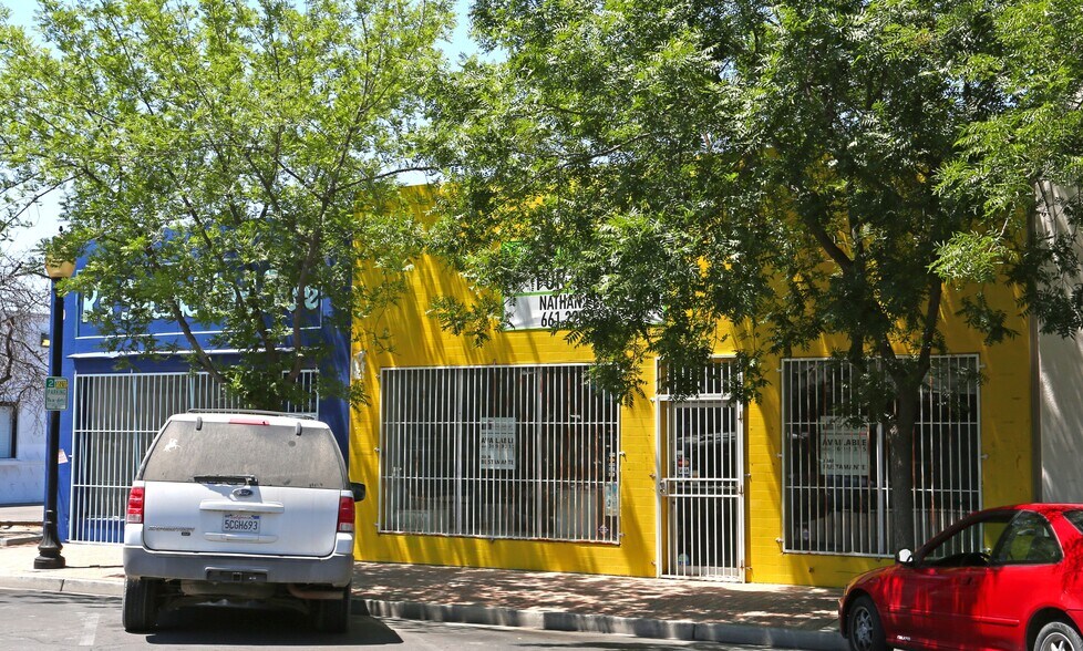 More Photos Of 911-913 Main St, Delano Storefront For Lease