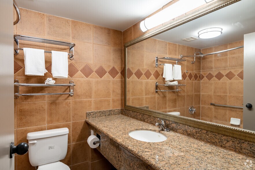 More Photos Of 34911 Van Dyke Ave, Sterling Heights Apartments For Lease