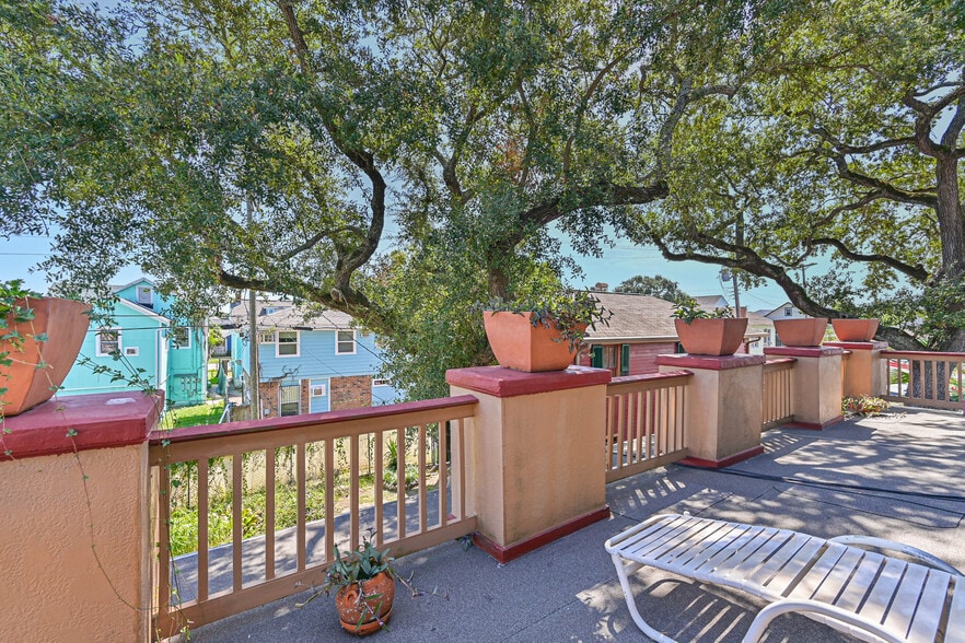 More Photos Of 2911 Broadway St, Galveston Office For Sale