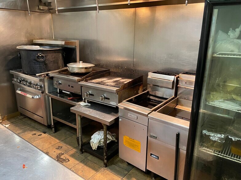 More Photos Of 21611 Grand River Ave, Detroit Restaurant For Sale