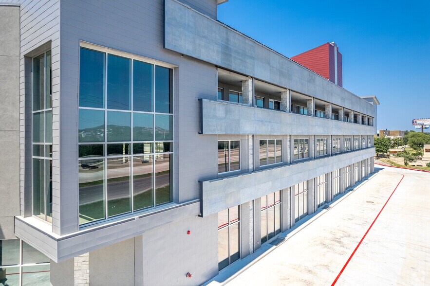 More Photos Of 20327 W Interstate 10, San Antonio Office For Lease