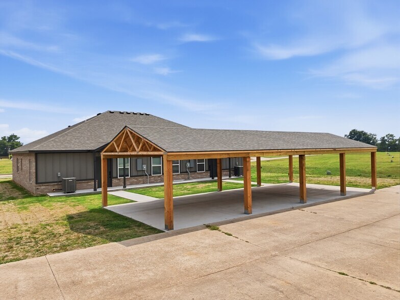 More Photos Of 3611 & 3613 Frontier Avenue, Ponca City Specialty For Sale
