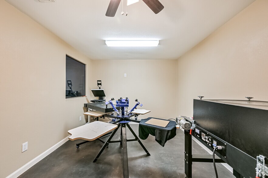 More Photos Of 2466 W Highway 6, Alvin Office Residential For Sale