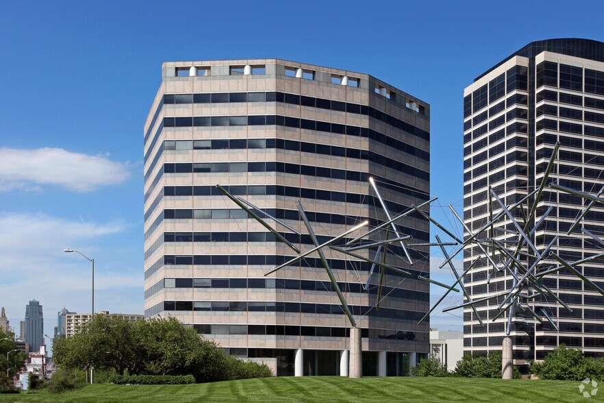 More Photos Of 2600 Grand Blvd, Kansas City Office For Lease