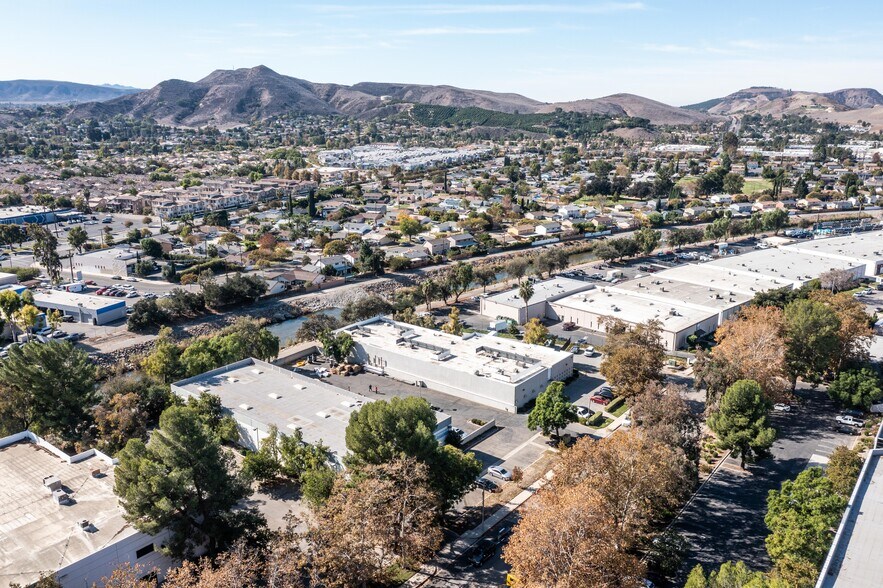 More Photos Of 520 E Easy St, Simi Valley Warehouse For Lease