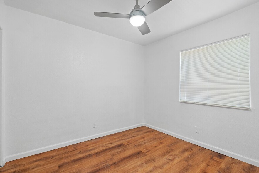 More Photos Of 405-411 1/2 E Esther St, Long Beach Apartments For Sale