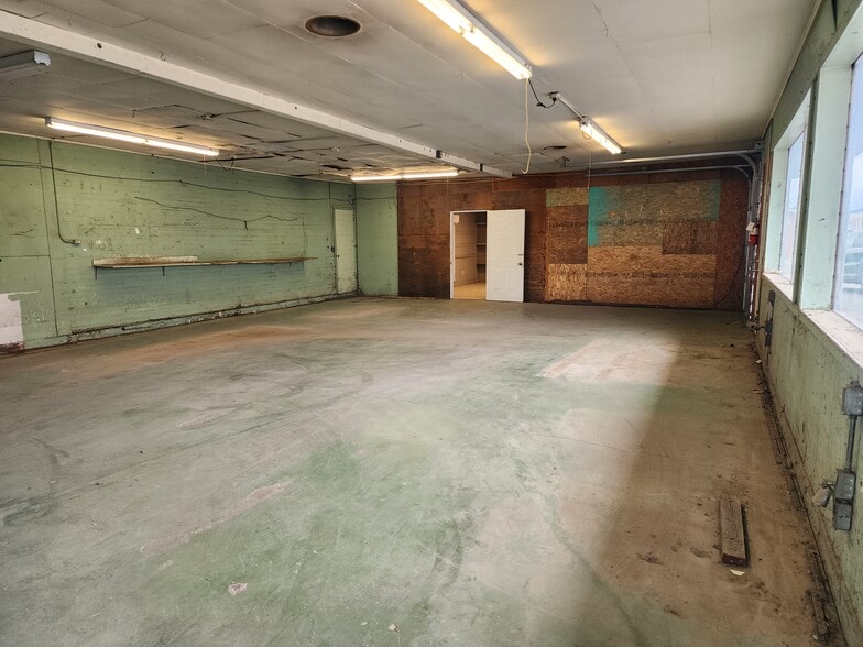 More Photos Of 48 SW Chehalis Ave, Chehalis Showroom For Sale