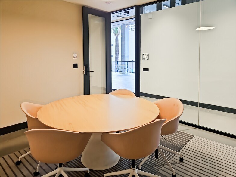 More Photos Of 200 W Monroe St, Phoenix Coworking Space