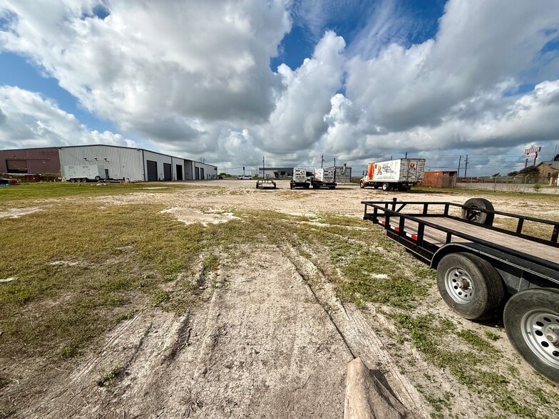 More Photos Of 7410 Leopard St, Corpus Christi Warehouse For Sale