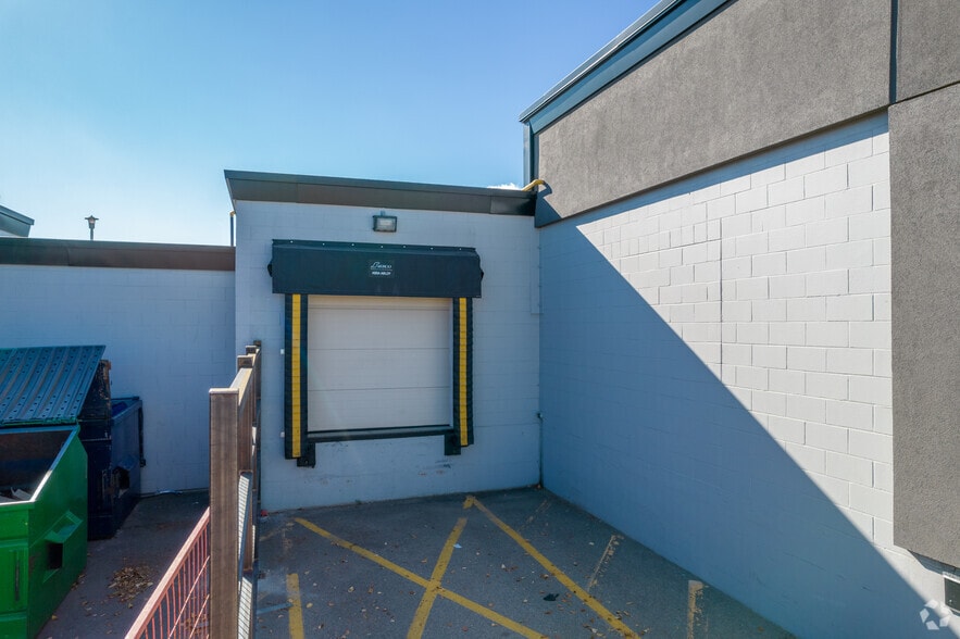 More Photos Of 121 58th Ave SW, Calgary Freestanding For Lease