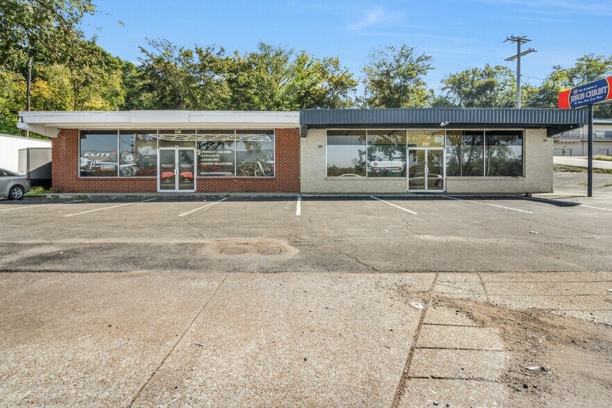 More Photos Of , Clarksville General Retail For Sale