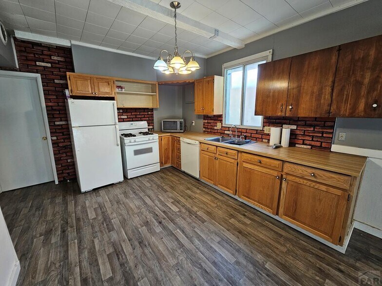 More Photos Of 965 Main St, Springfield Apartments For Sale