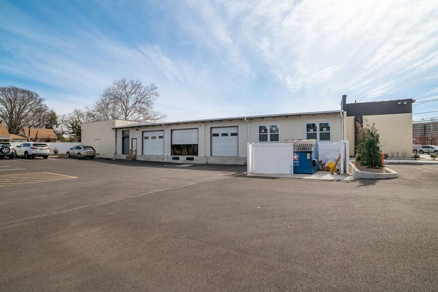 More Photos Of 5115 Route 38, Pennsauken Showroom For Lease