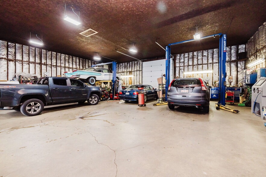 More Photos Of 634 Winthrop St, Taunton Flex For Sale