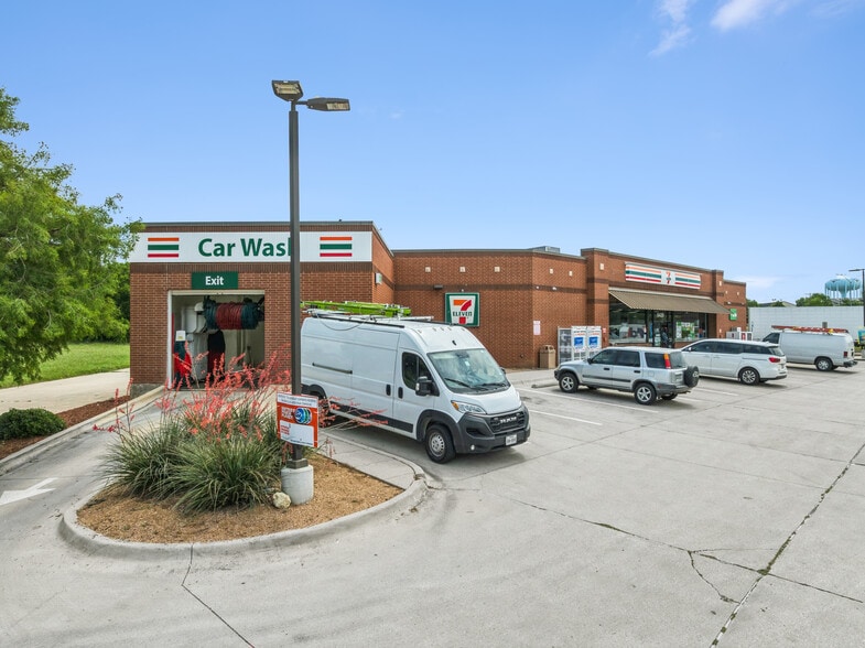 More Photos Of 5420 Altamesa Blvd, Fort Worth Service Station For Sale