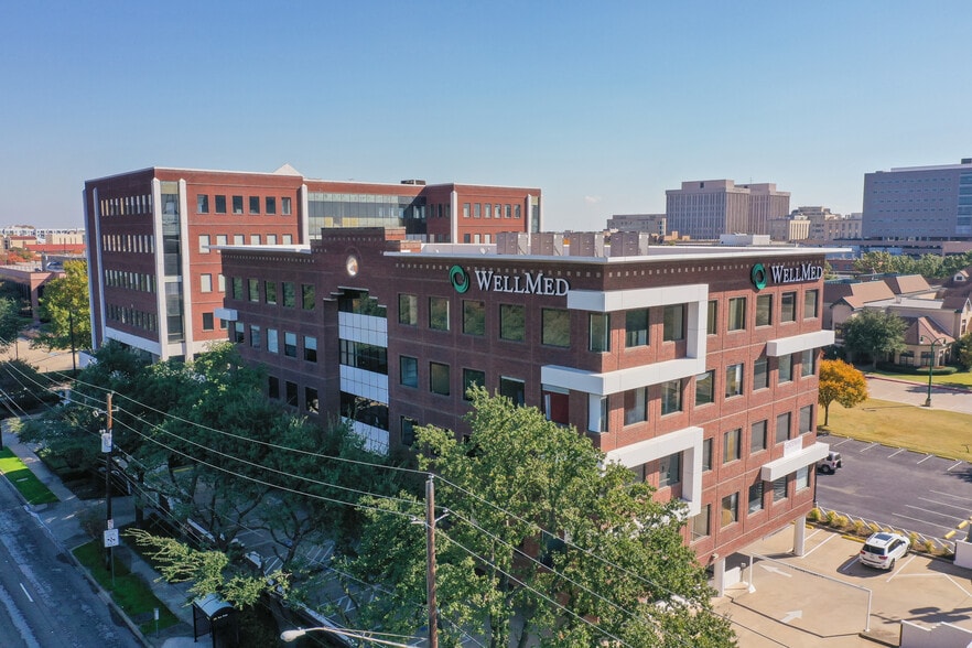 Primary Photo Of 3310 Live Oak St, Dallas Medical For Lease