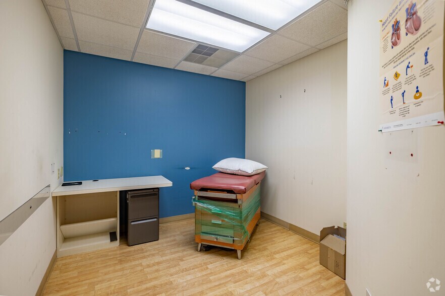 More Photos Of 24 Compton Rd, Cincinnati Medical For Sale