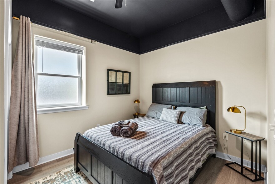 More Photos Of 10 Irving Ave N, Colonial Beach Apartments For Sale