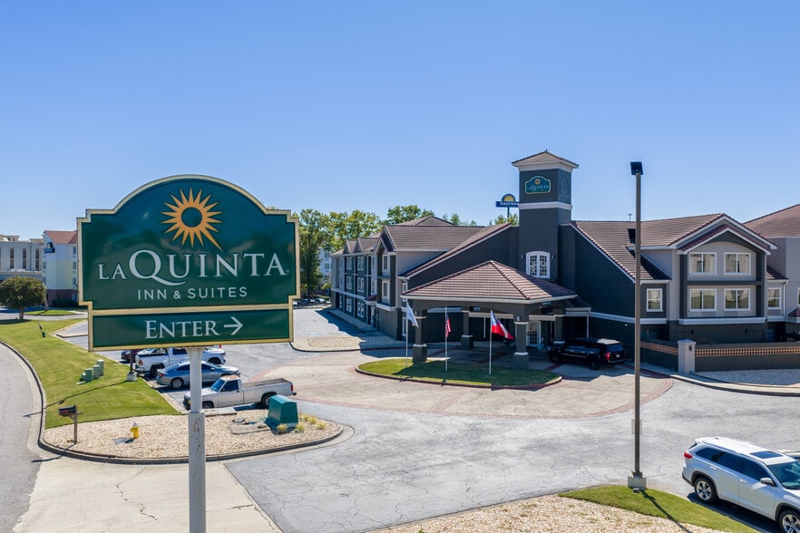 Primary Photo Of 3944 River Place Dr, Macon-Bibb Hotel For Sale