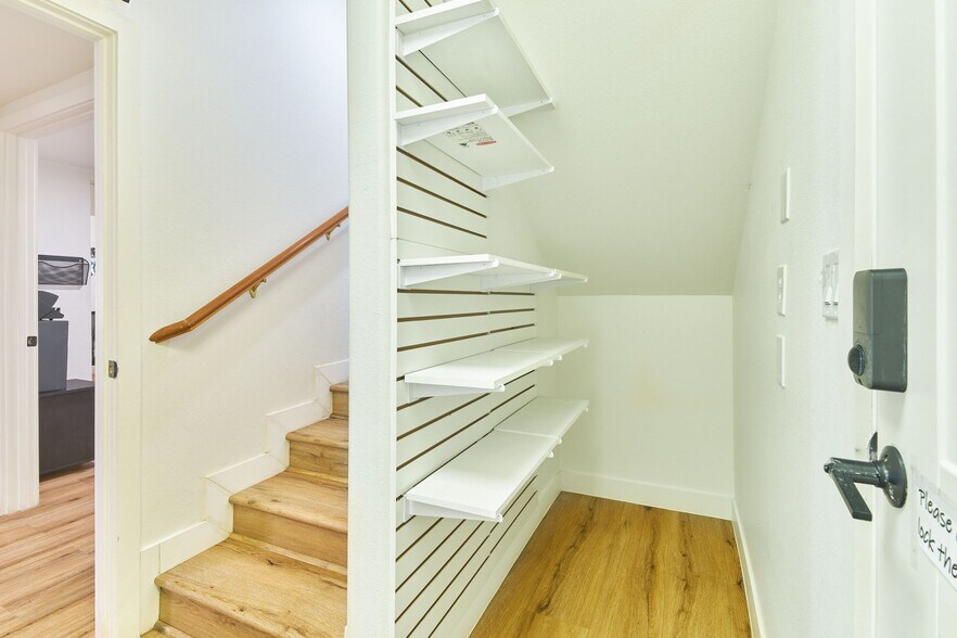 More Photos Of 586 Bonanza Trail, Big Bear Lake Office Residential For Sale