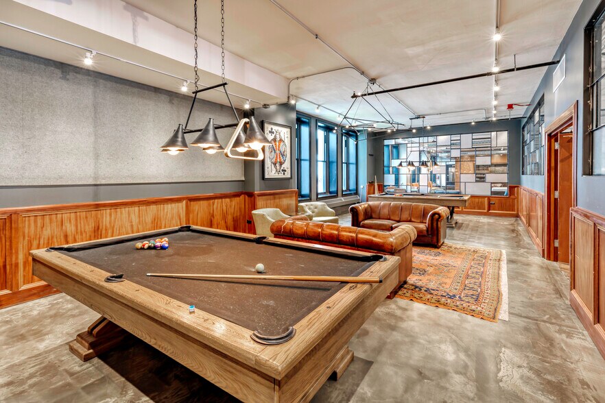 More Photos Of 125 S Clark St, Chicago Loft Creative Space For Lease